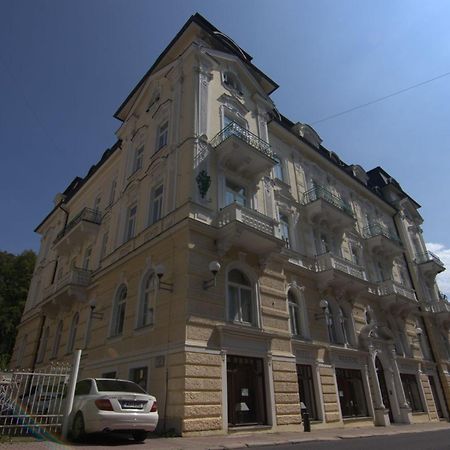 Hotel Westend マリアーンスケー・ラーズニェ エクステリア 写真